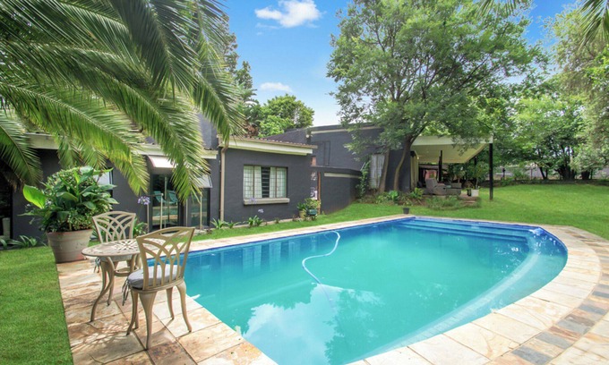 Greater Johannesburg Metropolitan Area House | Sandton Guesthouse 5Bedroom Sleeps 12 SwimmingPool