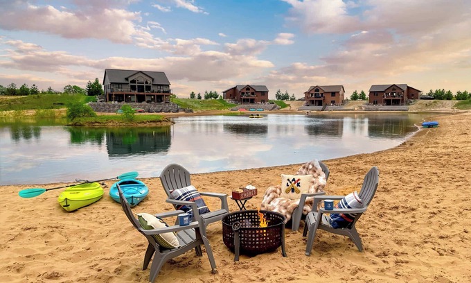New Lisbon House | Sandy Beach⊹Lake⊹Firepit⊹Deck⊹Porch⊹Kayaks⊹Toys