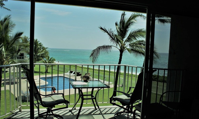 Maili Condo | SANDY BEACH, OCEAN FRONT 1BR OASIS. West side Oanhu