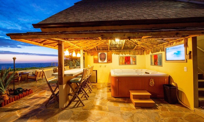 Hauula House | ★ Sandy Beachfront Home ★ Tiki Bar/Hot Tub/Bdrm AC/Kayaks/Laundry/Parking.