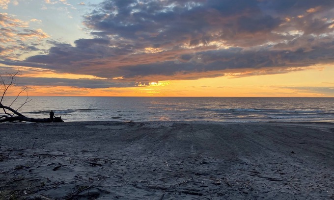 Lake Erie Beach House | Sandy Cheeks is perfect for your next family vacation! Walk to Lake Erie Beach.