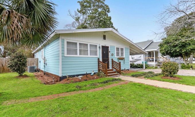 Gulfport House | Sandy Feet Getaway, Spacious Coastal Retreat, 3 MIn Walk to Coast