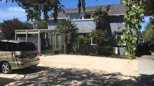 New Brighton House | Sandy Feet Lodge
