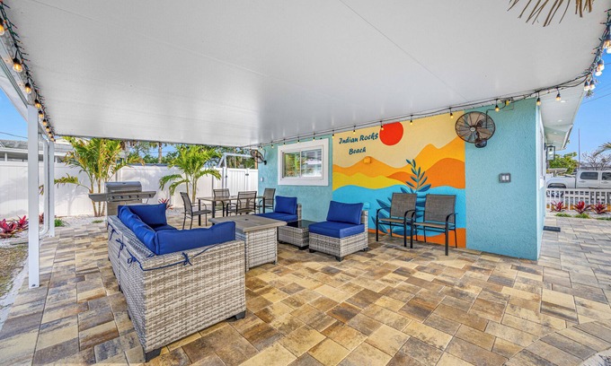 Indian Rocks Beach House | Sandy Feet Retreat - Perfect Walk-to-Beach Cottage!