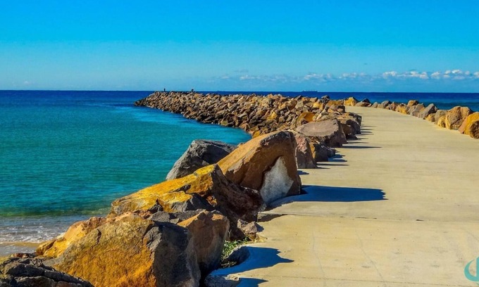 Blacksmiths House | Sandy Feet Retreat - short walk to beach