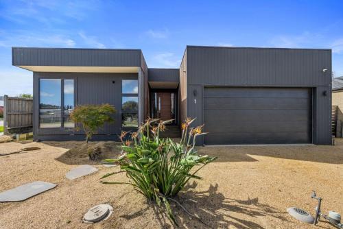 Inverloch House | Sandy Feet Retreat