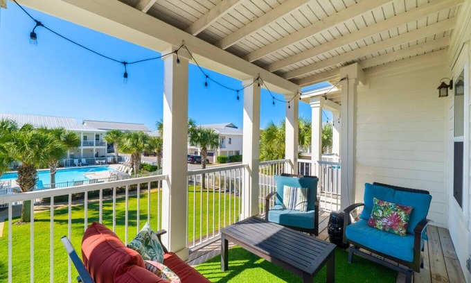 Crystal Beach House | Sandy Feet Retreat|Heart of Destin|Community Pool