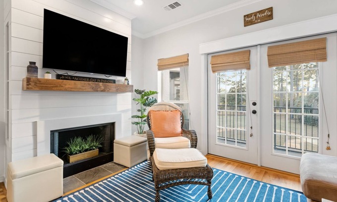 Mar-a-Lago House | Sandy Paradise - Seagrove Beach home with community pool, 4 beach cruisers!