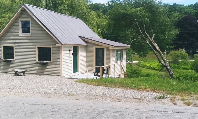 Sandy Point House | Sandy Point Brook side Coastal Cottage- Easy Shores