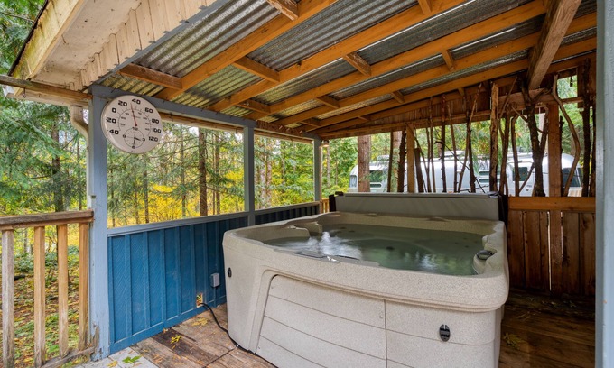 Zigzag Cabin | Sandy Riverfront Mt Hood Cabin!