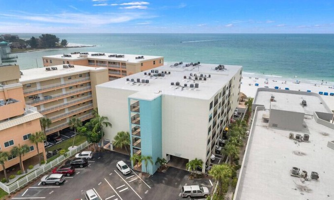 Madeira Beach Condo | Sandy Shores 302 Gulf Front 1 BR