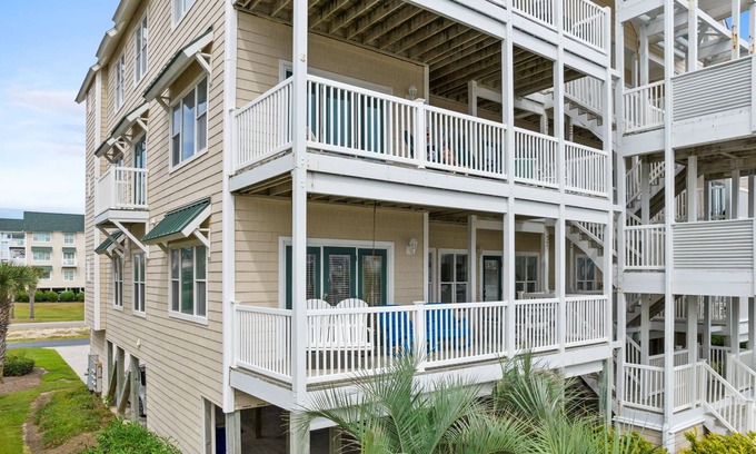 Ocean Isle Beach Apartment | Sandy Toes & Salty Kisses I Brunswick