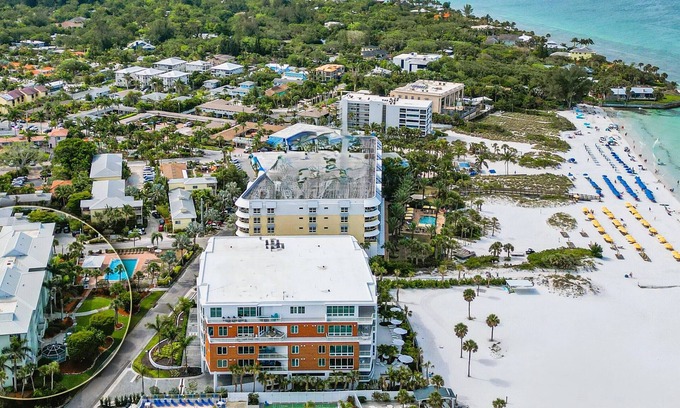 Siesta Key Condo | Sandy Toes & Salty Breezes: Siesta Key Awaits!