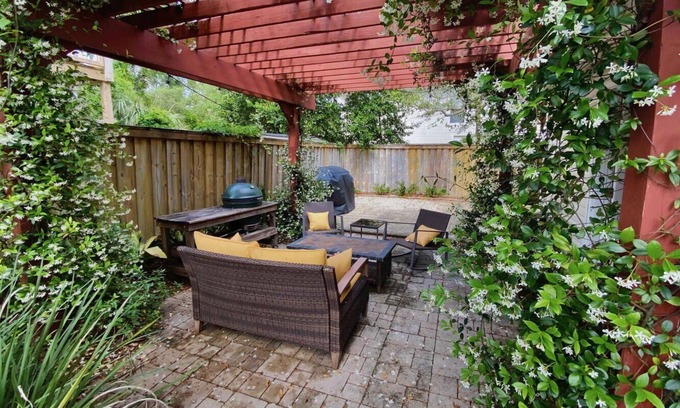 Santa Rosa Beach House | "Sandy Toes" | Short walk to the beach | Bike to Grayton or Gulf Place