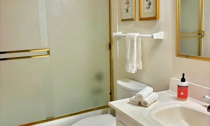 Indian River Shores Condo | Sandy Toes & Sunrise Views: Beachside Condo