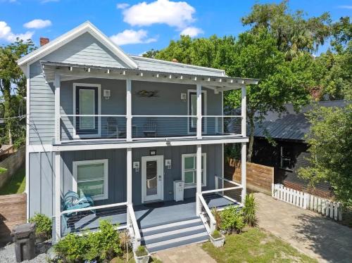 Lincolnville House | Sanford Splash l Pool l Dogs OK l Walk to DNTN