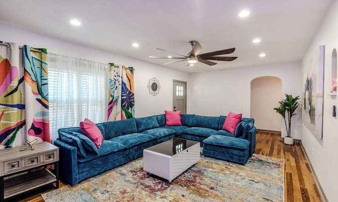 Sanford House | Sanford Story House- Pool, Mini Golf, Arcade and Fire Pit!