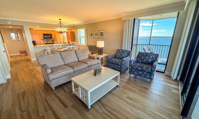 Punta Rassa Condo | Sanibel Harbour Resort Harbour Tower 317: Beautiful waterfront corner balcony
