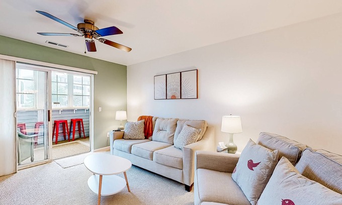Rehoboth Beach Condo | Sanibel Village condo with pools, tennis/pickleball, shared grill, & sunroom