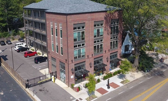 Cooper-Young Historic District Apartment | * Sanitized, Safe, Perfect location in Cooper Young *