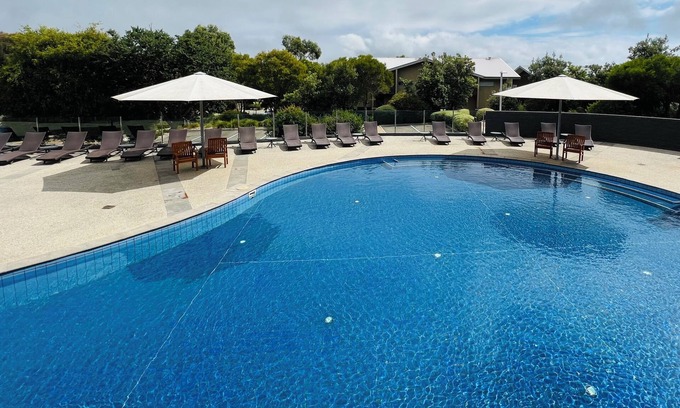 San Remo Apartment | Sanny Side Up - Silver Water Resort