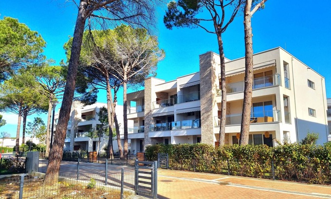 Ishem Apartment | SanPietro Holiday Homes 287, Lalzit Bay, Albania