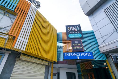 Jakarta Hotel | Sans Hotel Rumah Kita Daan Mogot by RedDoorz