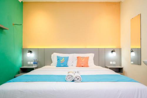 Banguntapan Hotel | Sans Hotel Triplets near Jogja Expo Center Yogyakarta