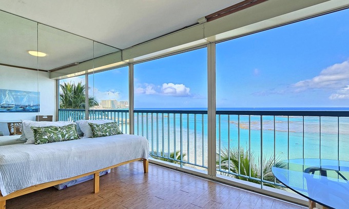 Diamond Head - Kapahulu - St. Louis Apartment | Sans Souci 303 ☘ Beachfront Studio Condo —Monthly Rental
