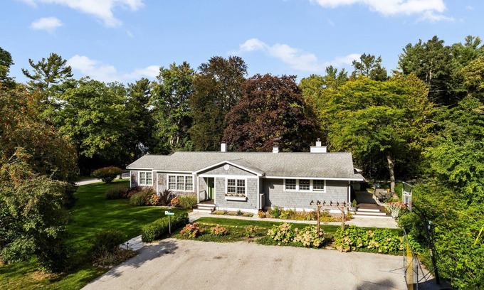 Leland House | Sans Souci in the Village of Leland