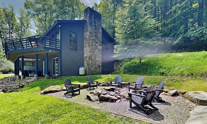 Thayerville House | Santa Fe Getaway | Pet Friendly, Great Lake Views!
