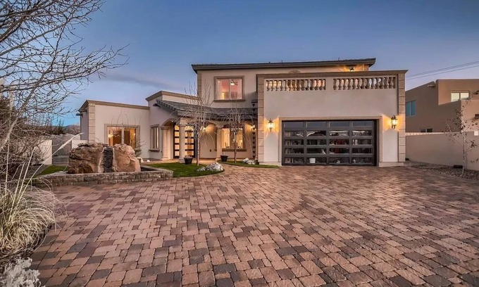 Santa Fe House | Santa Fe luxurious Home with Home Gym