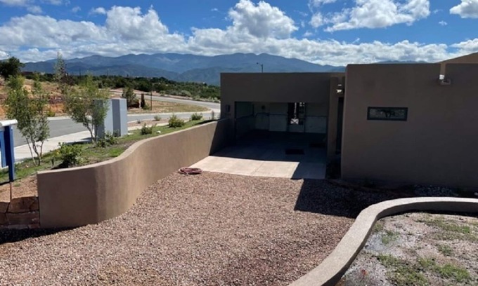 Santa Fe House | Santa Fe -Sandia Mountains and City Views - Minutes from Downtown- Large Hot Tub