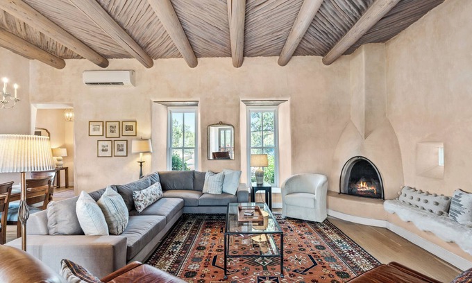 Tesuque Hills House | Santa Fe Santuario - Perfect Views, Kiva Fireplace