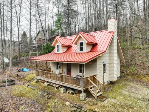 Robbinsville House | Santeetlah Lake Retreat with Dock Walk to Water!