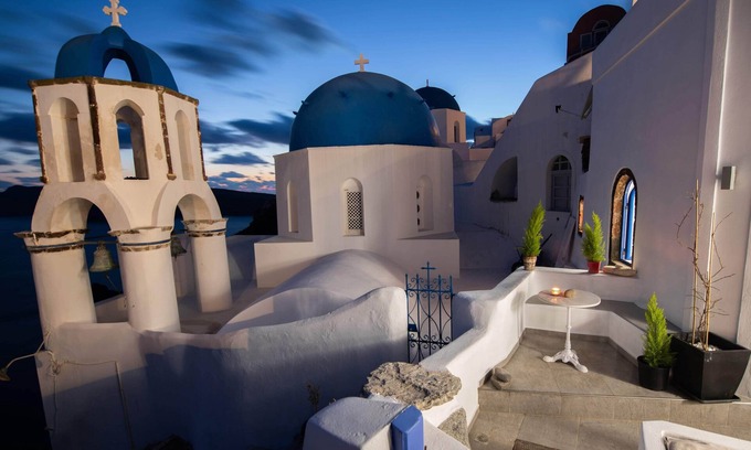 Kamari Villa | Santo Blue Horizon (Blue domes)