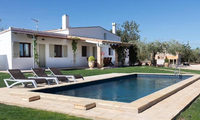 L'Ampolla Ski Chalet | Santolina - Casa Rural en l'Ampolla con piscina privada, jardín y barbacoa - Deltavacaciones