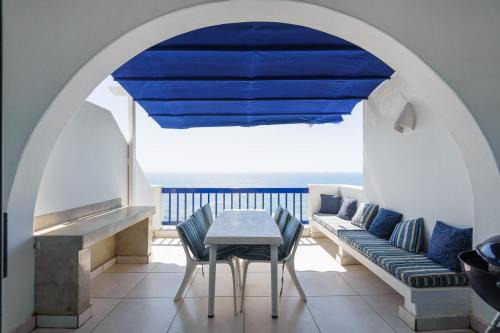 Shaka's Rock Apartment | Santorini Akrotiri 28 (Family Only)
