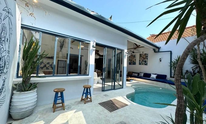 Berawa Apartment | Santorini Style 2BR Pool Villa 5 Mins to Finns