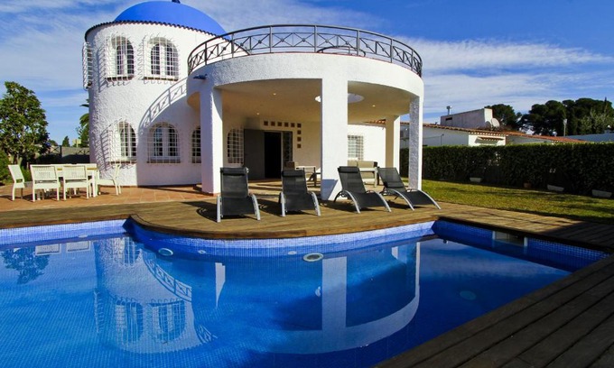 Cambrils Villa | SANTORINI VILLA PlanetCostaDorada