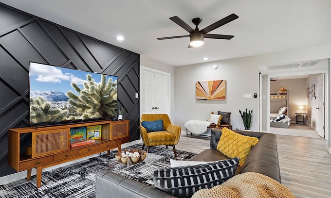 Central Scottsdale Condo | Sapphire at McCormick Ranch * Modern 2BR, 2BA Condo w/Heated Pool, Spa & Tennis Court!
