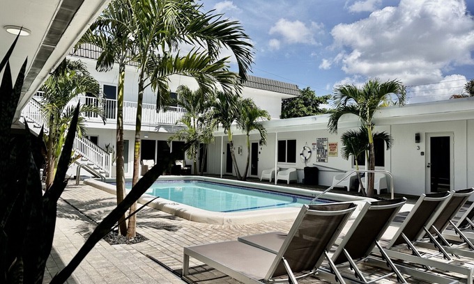 Lauderdale-by-the-Sea Hotel | Sapphire by the Sea - Unit 1 - 1 Bedroom 2 Bath, 2 Queen Beds, kitchen, Sleeps 6
