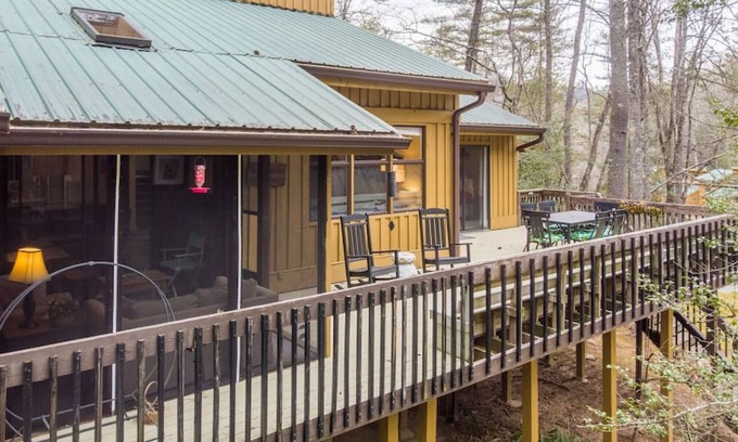 Sapphire House | Sapphire Mountain Hideaway