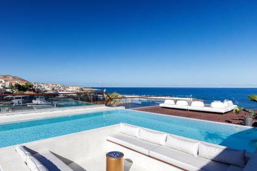 Panormos Villa | Sapphire Shores- Beachfront Retreat Zillion Villa by etouri