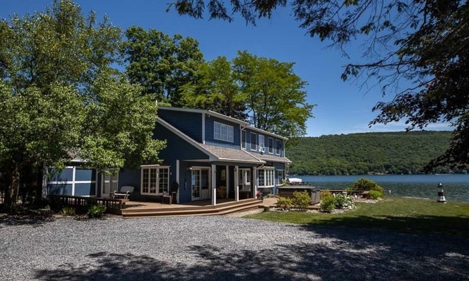 Valois Cottage | Sapphire Shores Retreat: A Family Paradise on Keuka Lake!