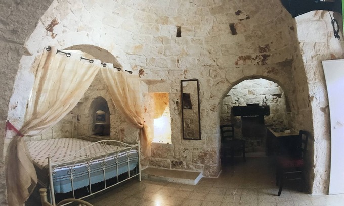 Carovigno House | Saracen trullo villa