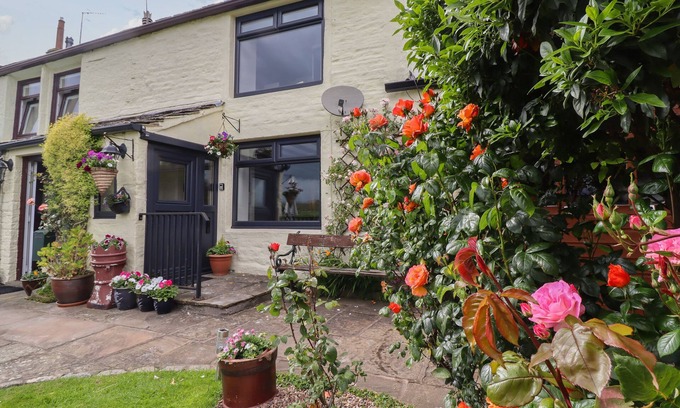 Stanbury House | SARAH'S COTTAGE, family friendly in Stanbury, Yorkshire