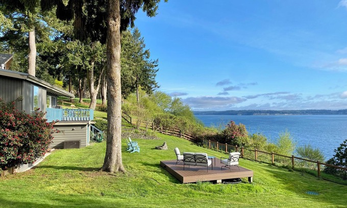 Langley House | Saratoga by the Sea by AvantStay | Panoramic View, Near Langley
