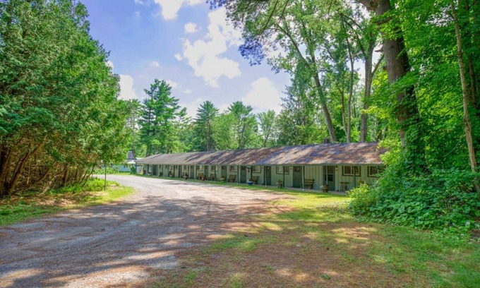 Saratoga Springs Apartment | Saratoga Garden Motel Entire Property