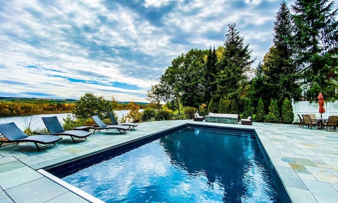 Saratoga Springs House | Saratoga Lake luxury home mins from everything